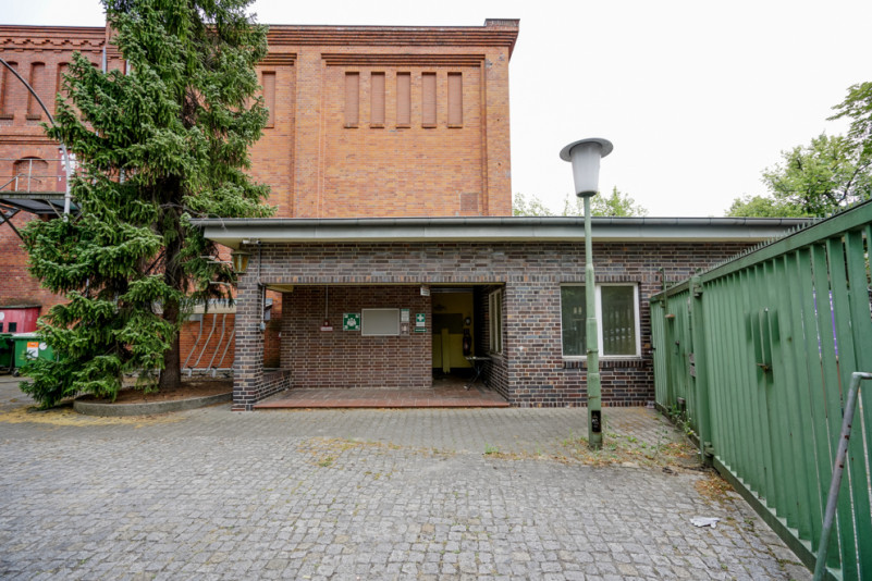 plush74 berlin lagerhalle industrie galerie kunst location film foto event scout