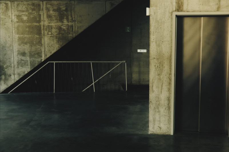 peluche74 spazio sanitario brutalista berlino 5