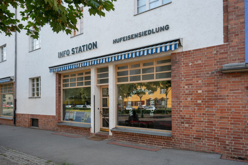 plüsch74 Vermietung Location Film Foto Event Dorf Farben Stadt Berlin 3