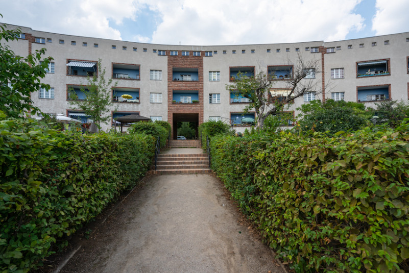 plüsch74 Vermietung Location Film Foto Event Dorf Farben Stadt Berlin 7