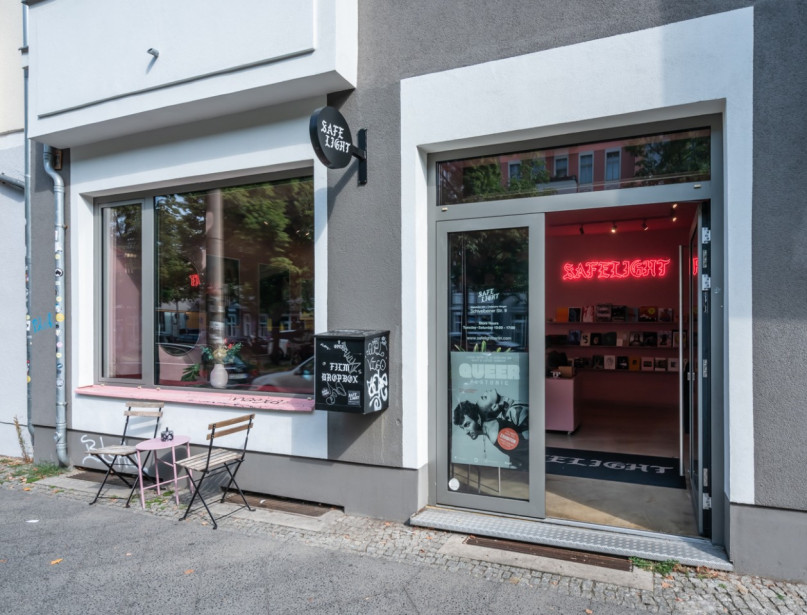 plush74 location foto film berlin deutschland store shop rosa kamera 1