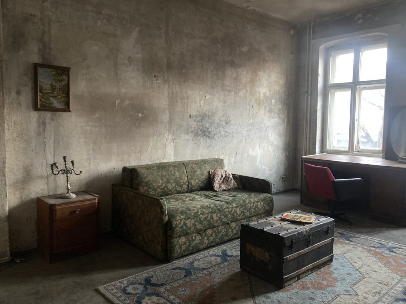 rough retro lounge scaled