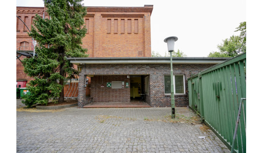 peluche74 berlín almacén industrial galería arte localización película foto evento scout