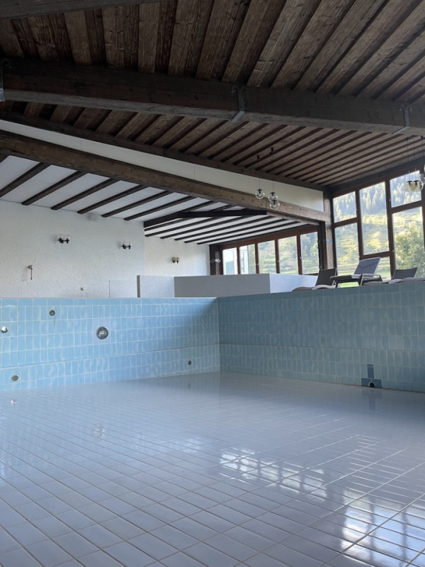 plush74 film photo event location switzerland vulpera hotel swimming pool indoor retro 1