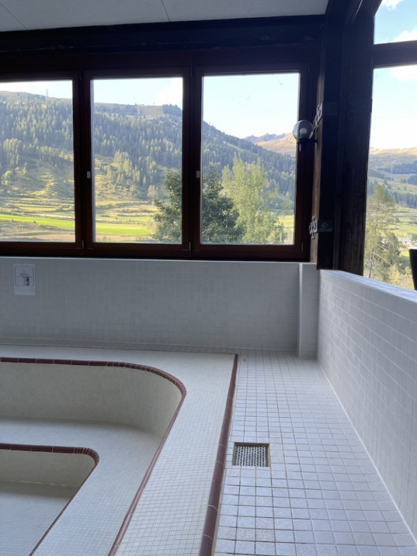 plush74 film photo event location switzerland vulpera hotel swimming pool indoor retro 10