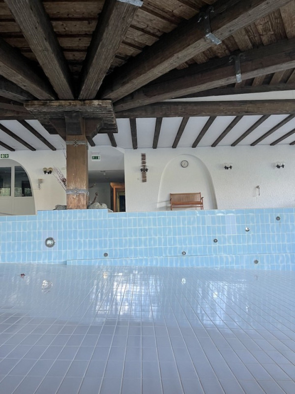 plush74 film photo event location switzerland vulpera hotel swimming pool indoor retro 2