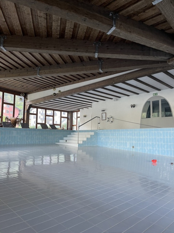 plush74 film photo event location switzerland vulpera hotel swimming pool indoor retro 3