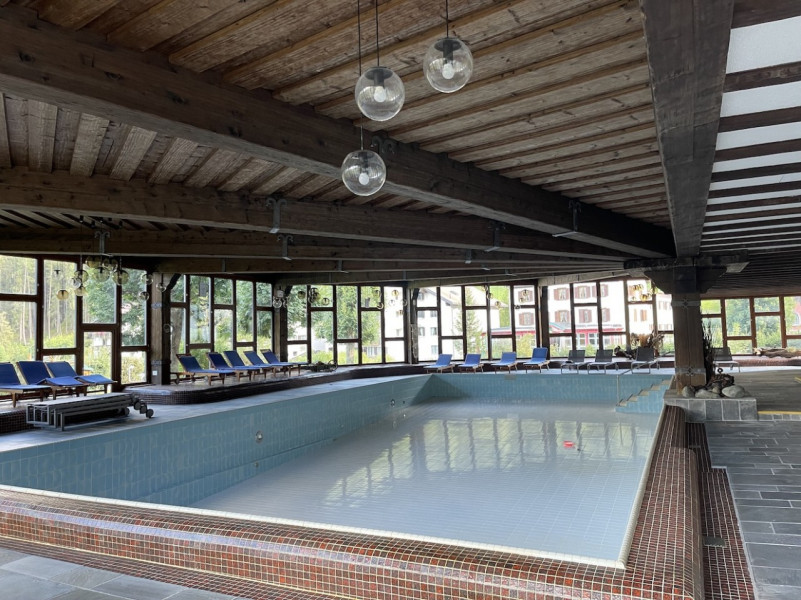 plush74 film photo event location switzerland vulpera hotel swimming pool indoor retro 6