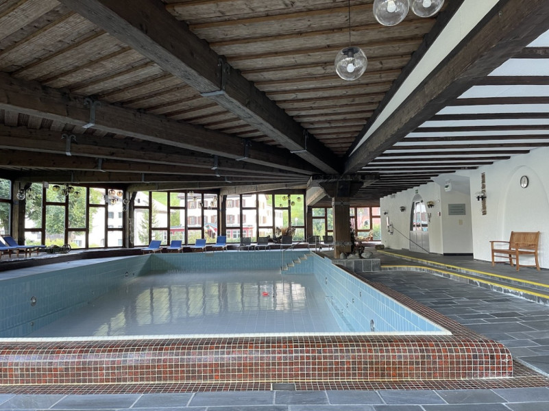 plush74 film photo event location switzerland vulpera hotel swimming pool indoor retro 8