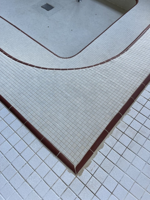 plush74 film photo event location switzerland vulpera hotel swimming pool indoor retro 9