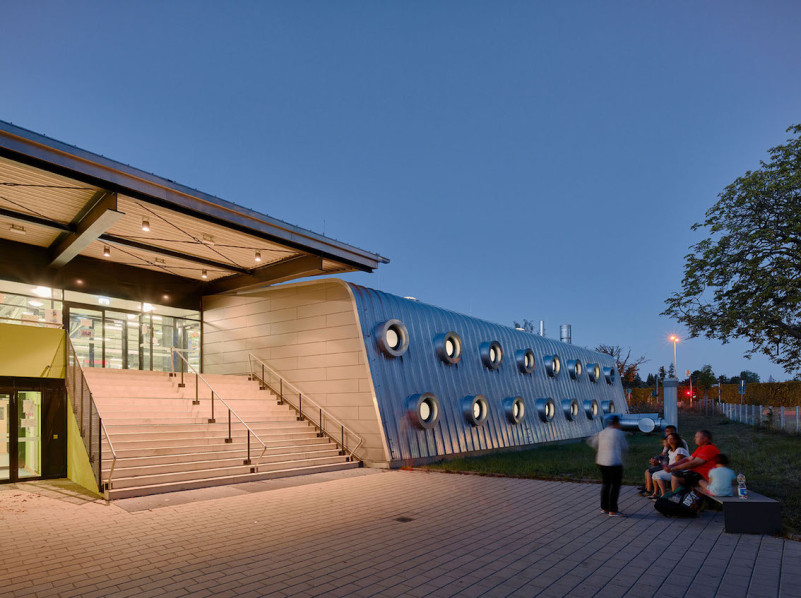 plush74 monochrome sports hall berlin 5