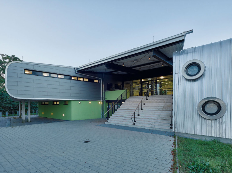 plush74 monochrome sports hall berlin 7