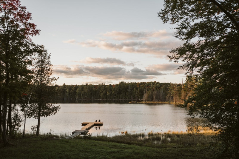 plush74 foto film location toronto see haus kanada rustikal wald privat haus 39