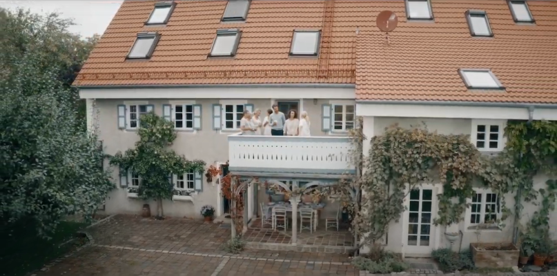 plush74 location scouting film photo location house moorenweis yoga scandinavian wood73