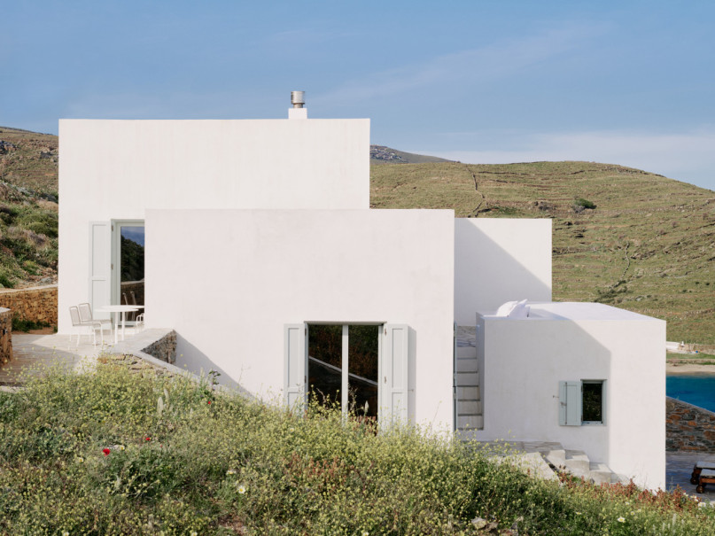 plush74 white cubes on the aegean 4