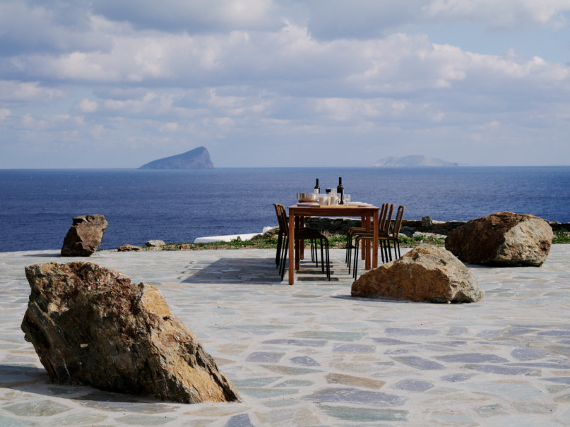 plush74 white cubes on the aegean 41(1)