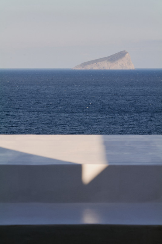 plush74 white cubes on the aegean 10