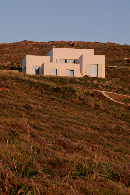 plush74 white cubes on the aegean 30(1)