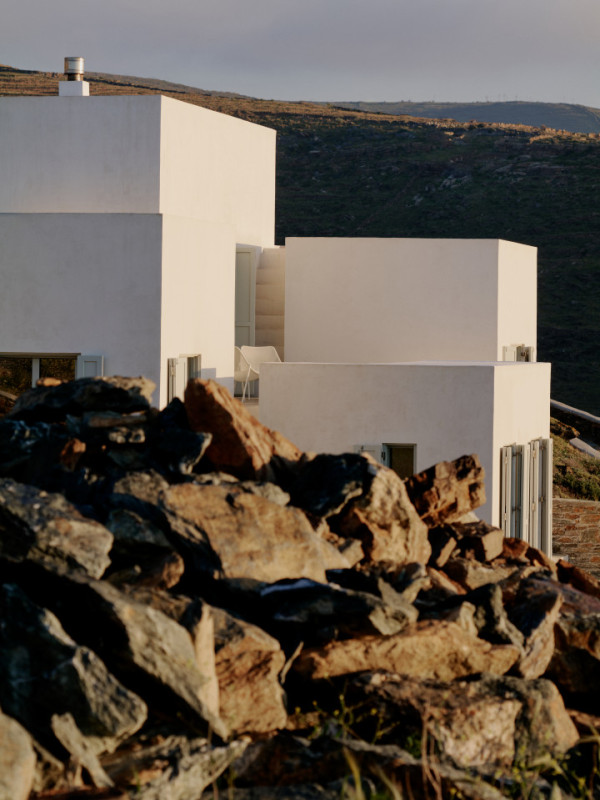 plush74 white cubes on the aegean 5