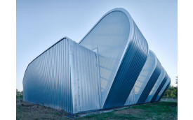 MONOCHROME SPORTS HALL BERLIN