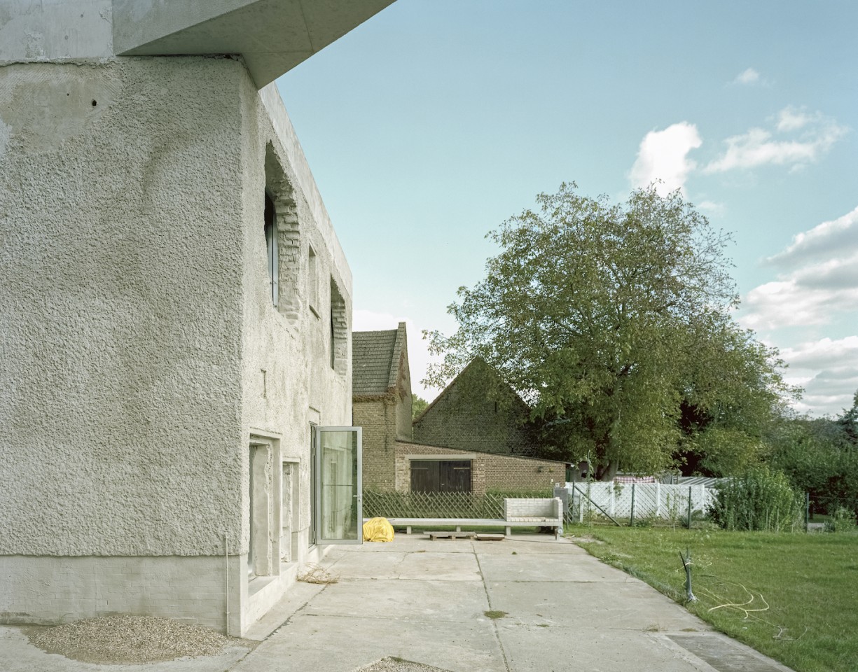 berlin location concrete brutalismus villa house plush74