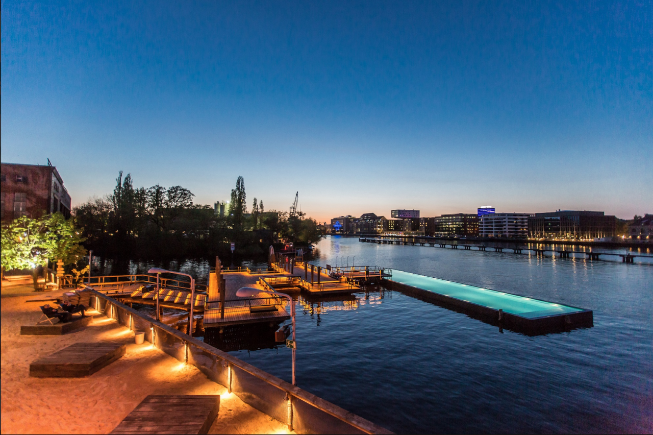 SWIMMING POOL ON THE SPREE