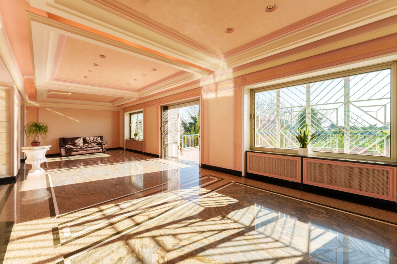 ITALIAN 70'S APARTMENT