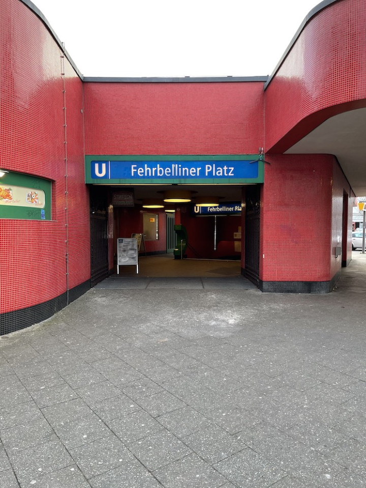 plush74 location photo film event rental germany berlin subway colour 37