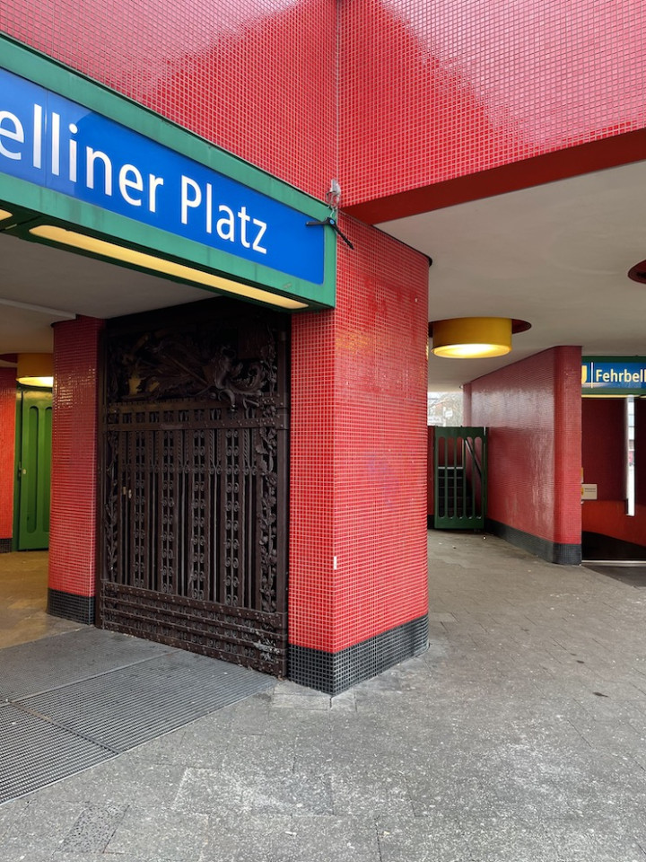 plush74 location photo film event rental germany berlin subway colour 7