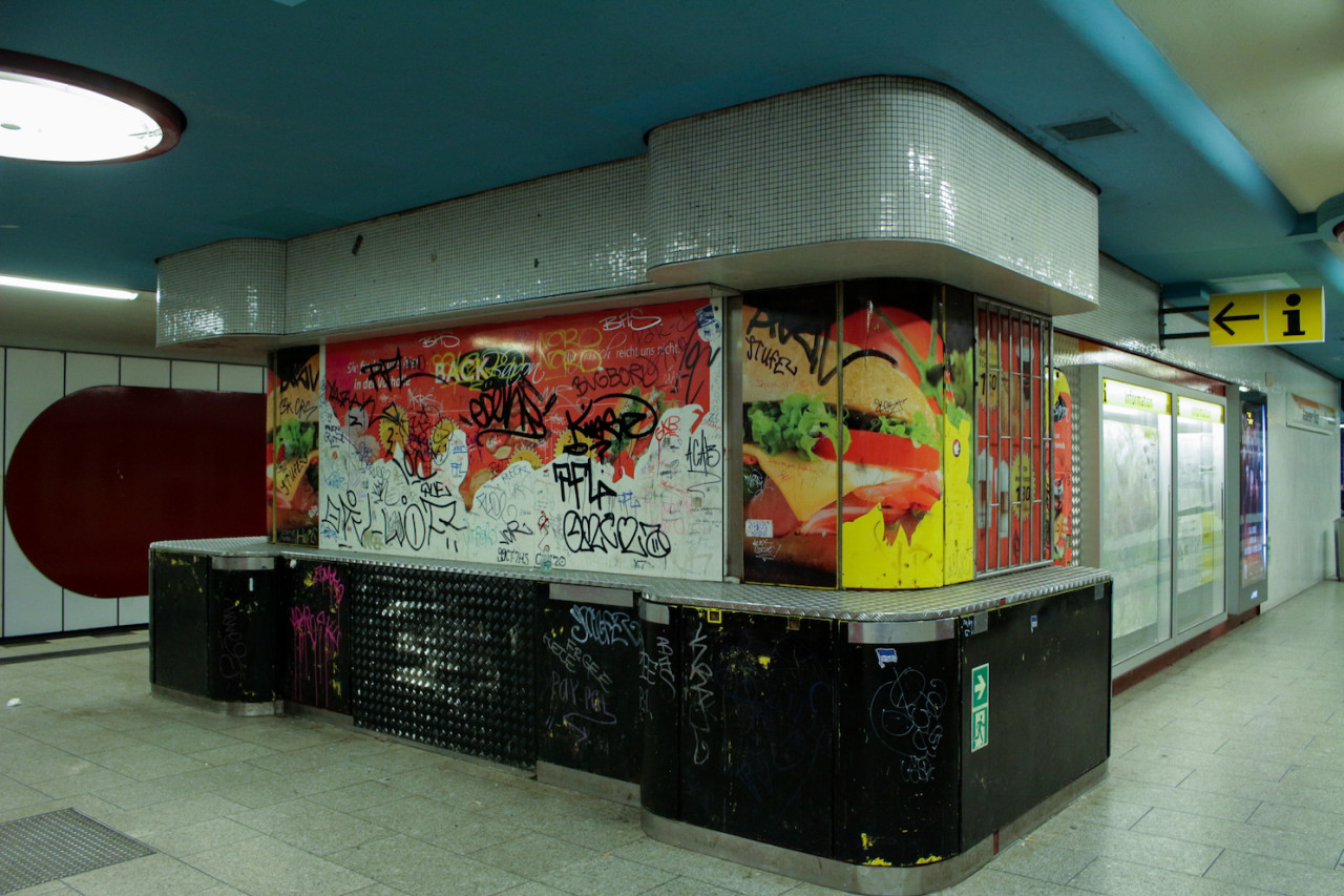 plush74 location photo film event rental germany berlin subway nauener platz 19