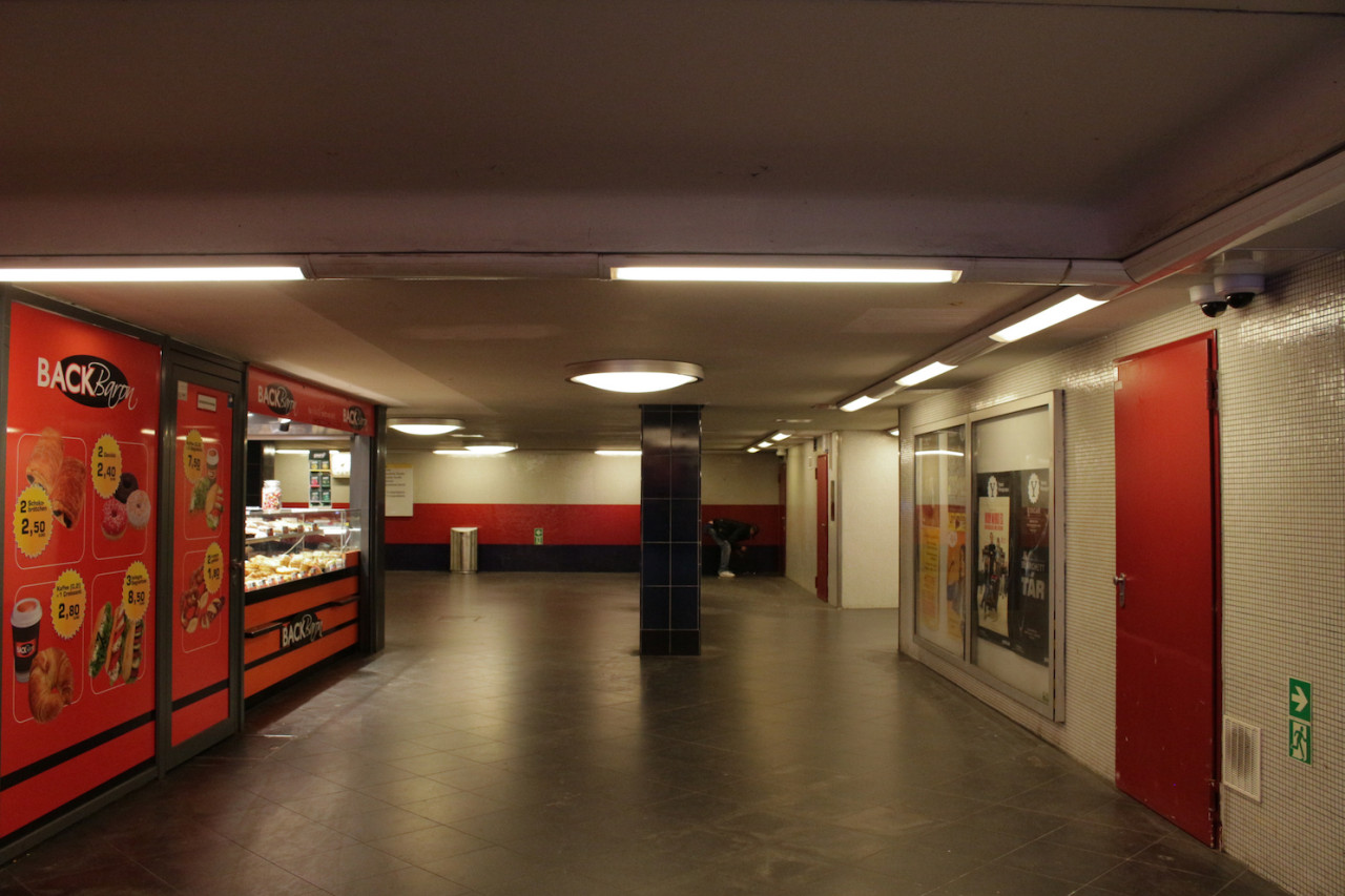 plush74 location photo film event rental germany berlin subway nauener platz 26