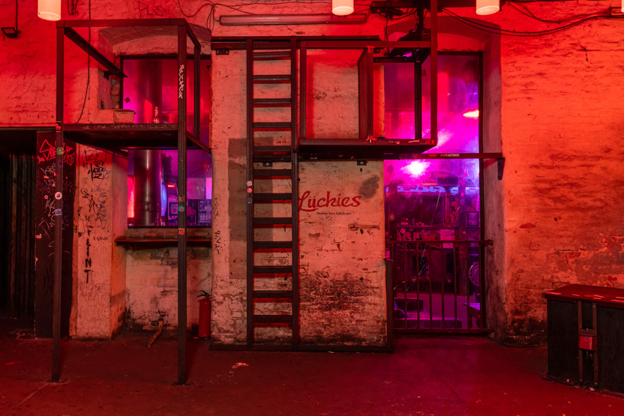 plush74 location scout rental photo film production berlin club bar funky16