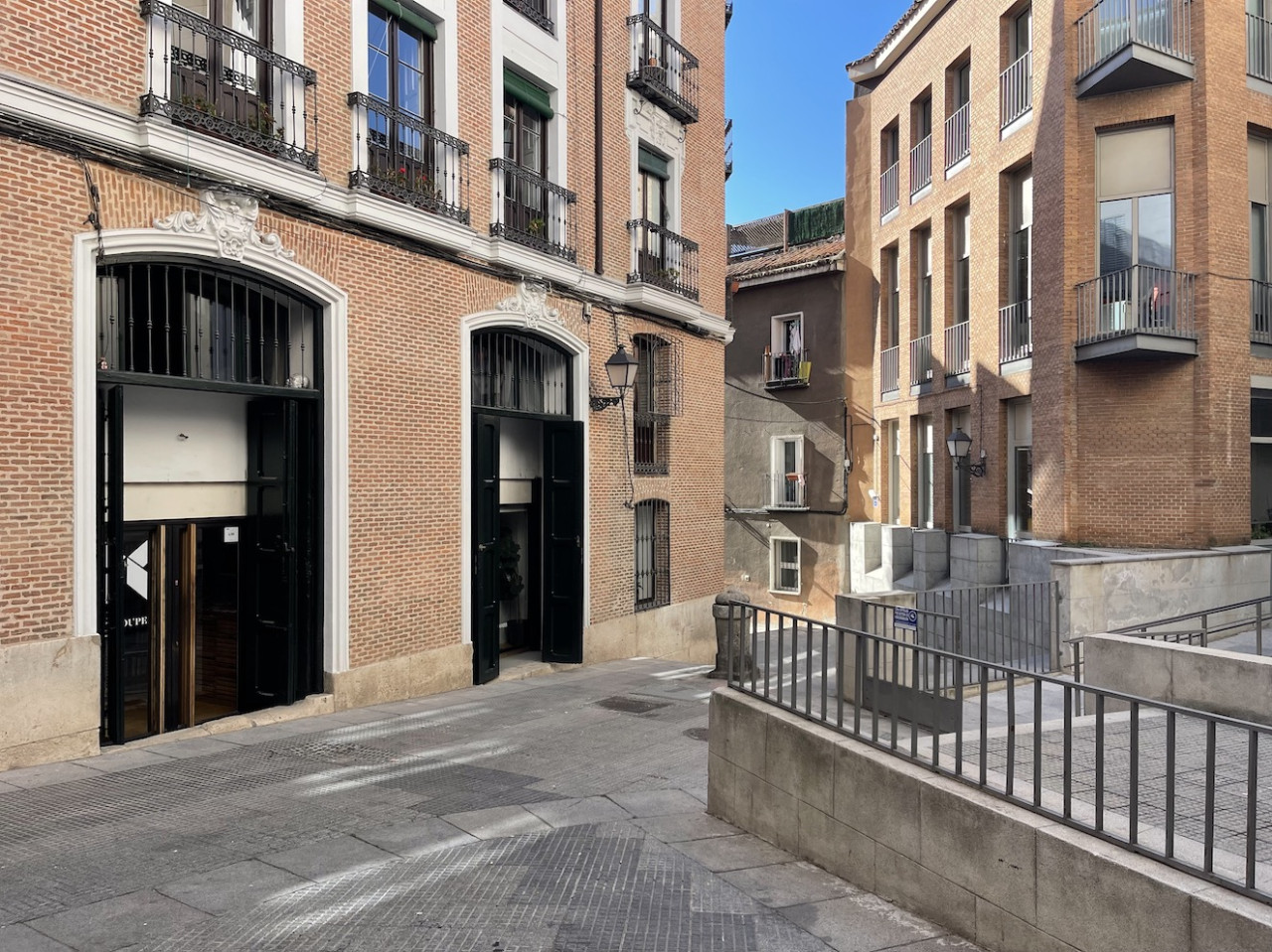 plush74 location scout rental spain photo film production madrid streets12