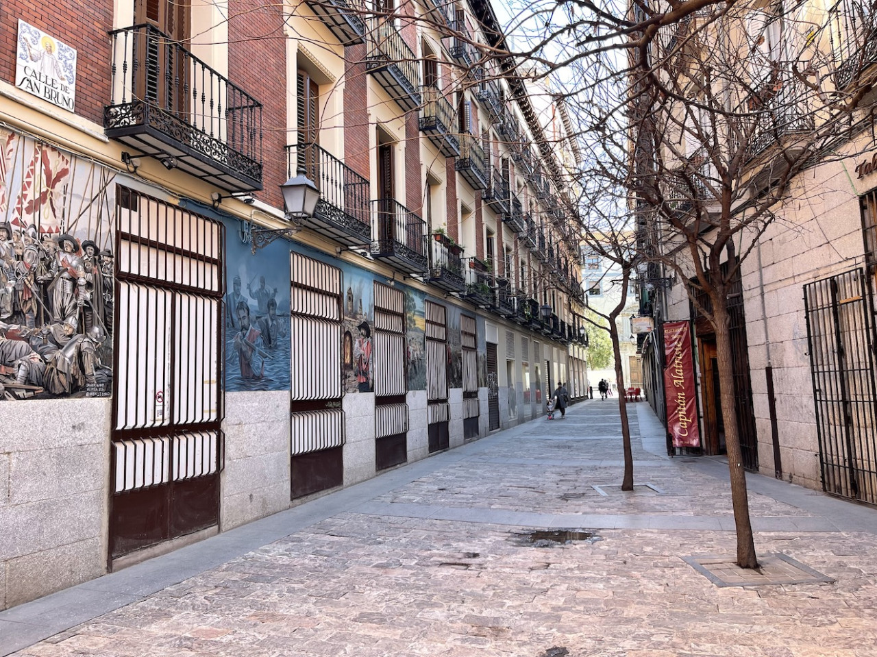 plush74 location scout rental spain photo film production madrid streets29