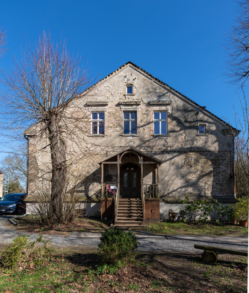 plush74 location scout rental spain photo film production villa house brandenburg berlin area historic40