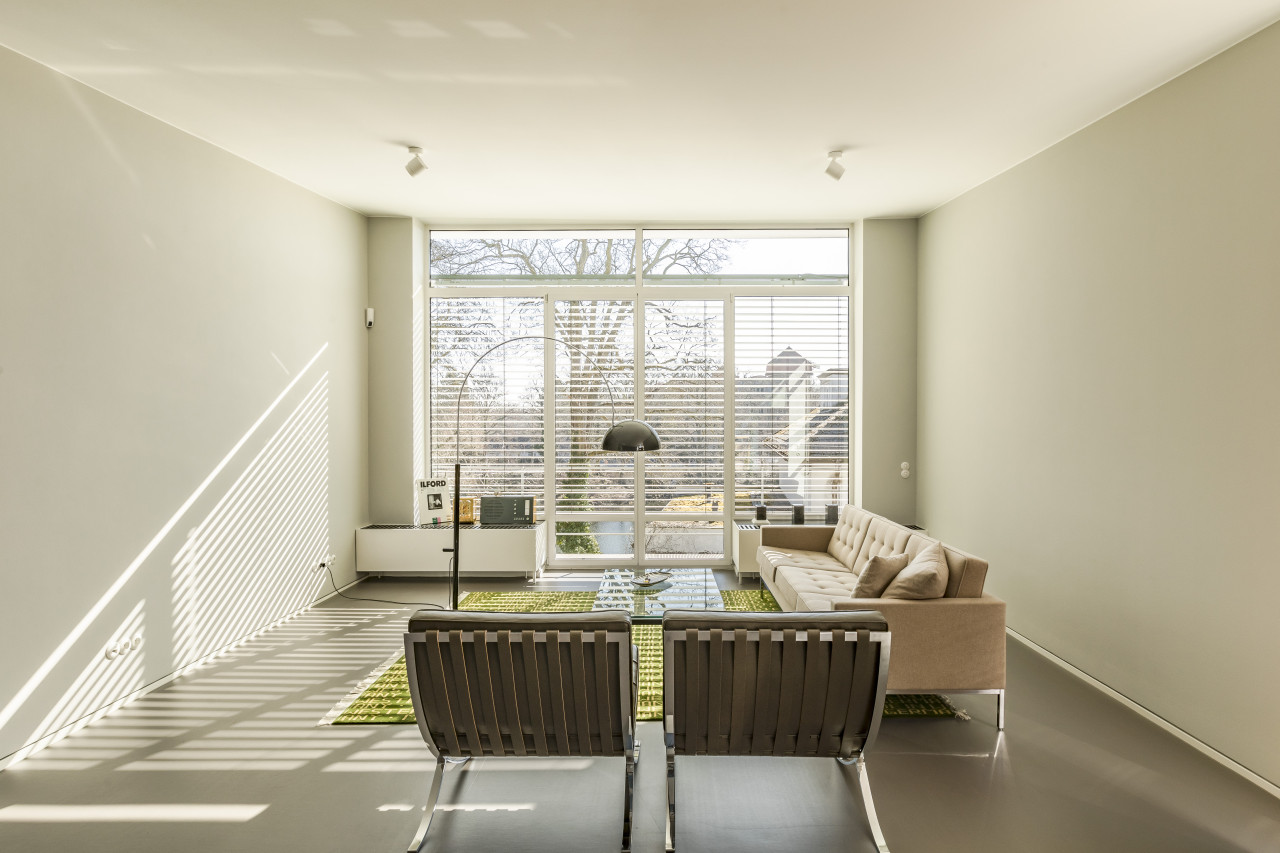 MID CENTURY HOUSE