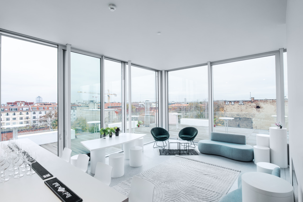 ROOFTOP IN WHITE