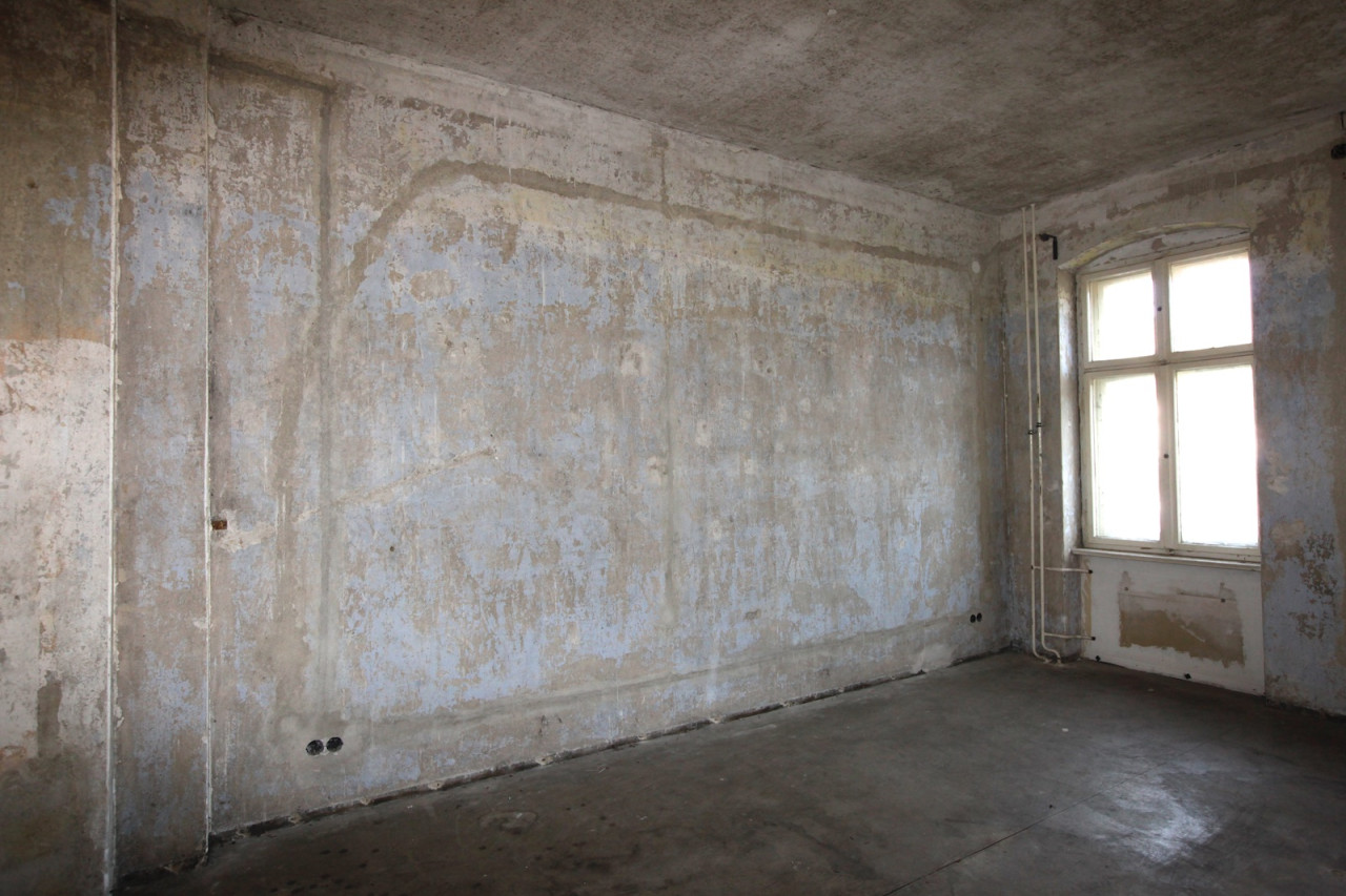SEVERAL UNRENOVATED APARTMENTS