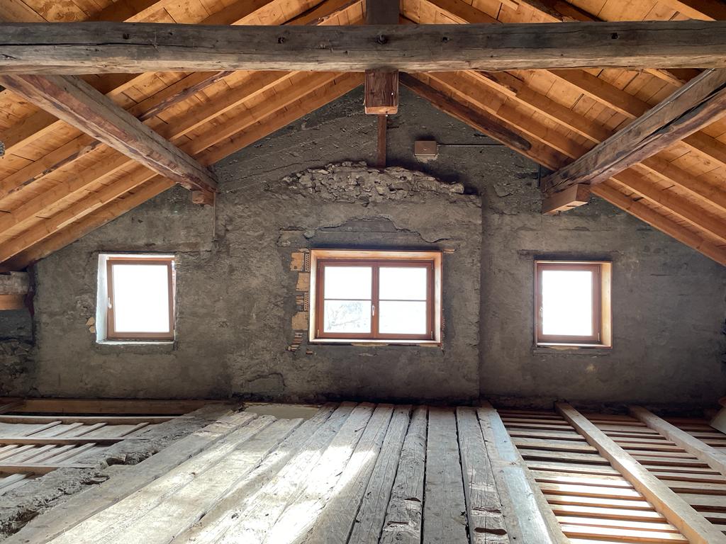TRADITIONELLES ENGADINISCHES HAUS
