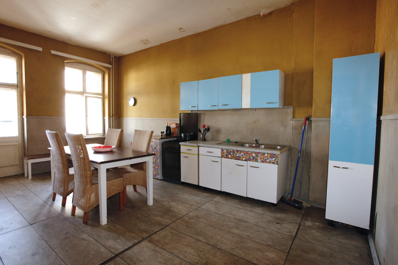 VINTAGE KITCHEN