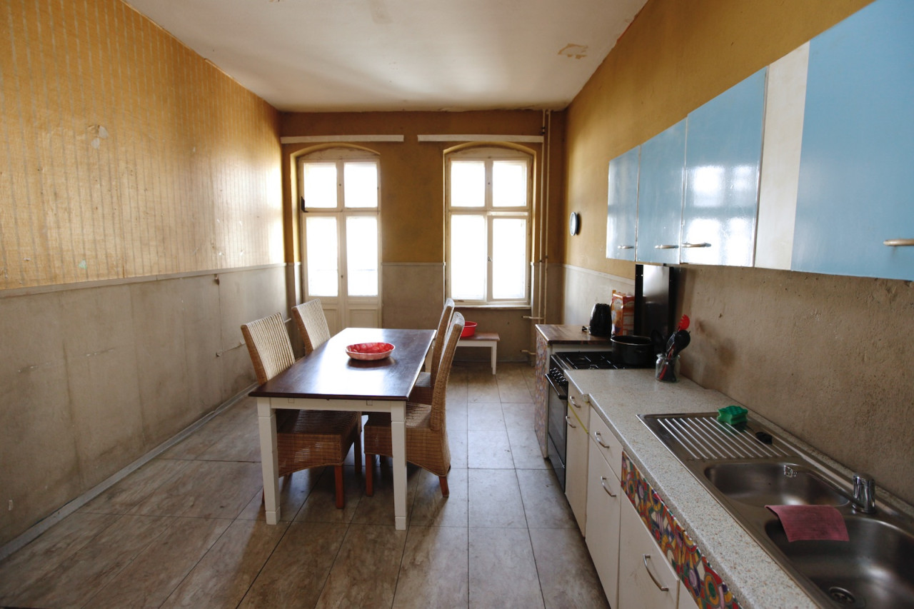 VINTAGE KITCHEN