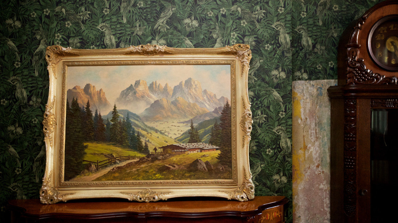 VINTAGE LIVING ROOM