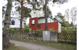 Retro Bauhaus Forest Retreat with Garden & Terrace