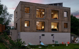 DDR Plattenbau Retreat: Light, Nature & Sauna Escape