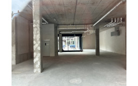 EMPTY STORE SPACE BERLIN MITTE