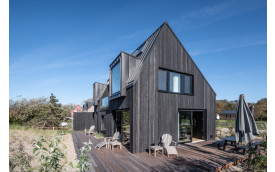 MODERNA CASA JUNTO A LA PLAYA