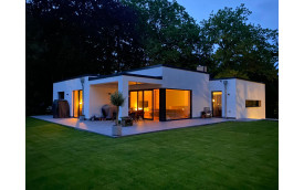 MODERN SINGLE-STORY HOUSE