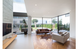 MODERN VILLA WITH OUTDOOR POOL
