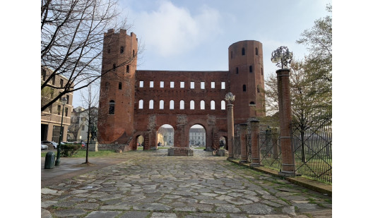 felpa74 antigua puerta de la ciudad romana 1