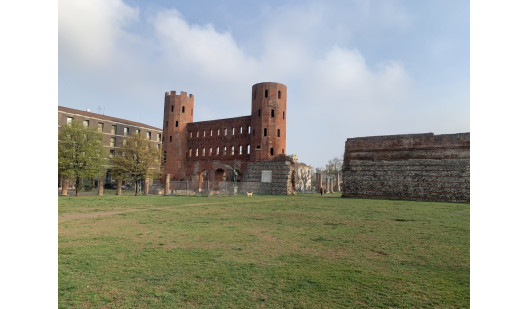 felpa74 antigua puerta de la ciudad romana 2